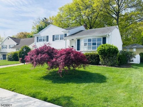43 Bender Dr, Clifton, NJ, 07013-1405 | Card Image