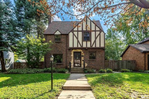 3025 E 18th St, Davenport, IA, 52803-3503 | Card Image