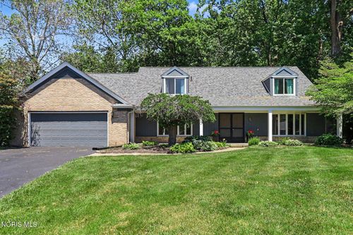 6808 Hickory Hill Dr, Maumee, OH, 43537-9717 | Card Image
