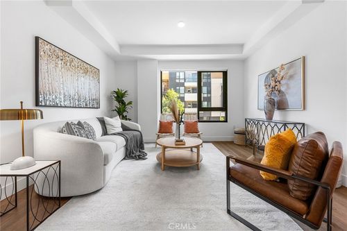 214-709 E Walnut St, Pasadena, CA, 91101-1689 | Card Image
