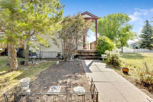 42L Green Meadow Crescent, Strathmore, AB, T1P1H4 | Card Image