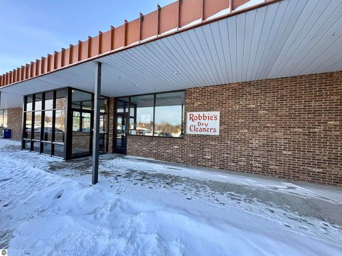 5-1681 Benzie Hwy, Benzonia, MI, 49616-9709 | Card Image
