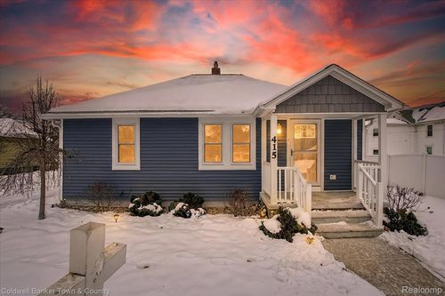 415 Putnam St, Pinckney, MI, 48169-8028 | Card Image