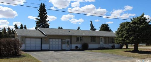 702 2nd St W, Wilkie, SK, S0K2K0 | Card Image