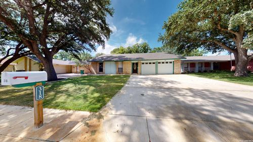 318 Renee Dr, Converse, TX, 78109-1121 | Card Image
