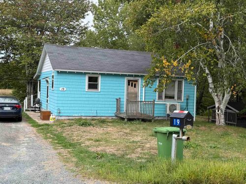 19 Highway 215, Newport Corner, NS, B0N1L0 | Card Image