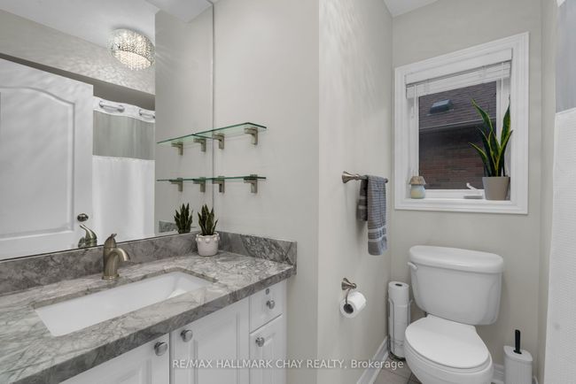 383 Hewitt Cir, House other with 3 bedrooms, 3 bathrooms and 4 parking in Newmarket ON | Image 27