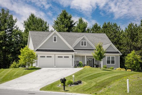 176 Vineyard Ridge Dr, Traverse City, MI, 49686-1892 | Card Image