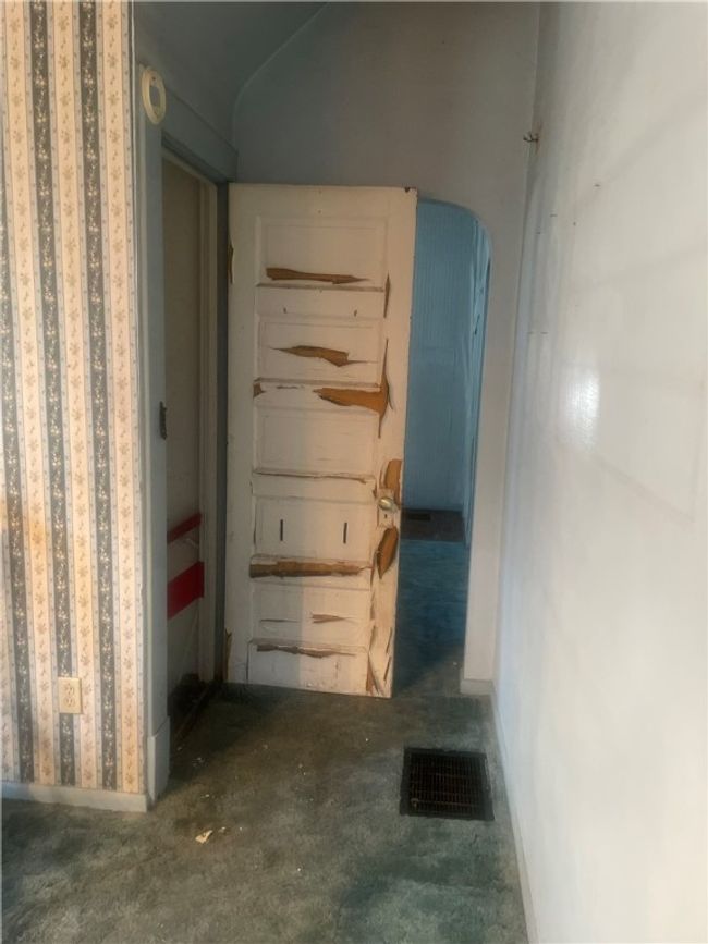 135 Custer Ave, House other with 3 bedrooms, 1 bathrooms and 3 parking in Vandergrift PA | Image 12
