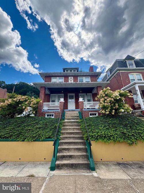 1520 Fairview St, READING, PA, 19606-2516 | Card Image