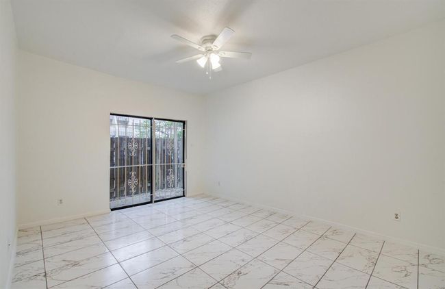 APT-3 - 1818 Augusta Dr, Townhouse with 2 bedrooms, 1 bathrooms and 1 parking in Houston TX | Image 16
