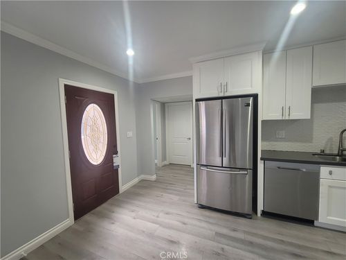5941 Vanalden Ave, Tarzana, CA, 91356-1228 | Card Image