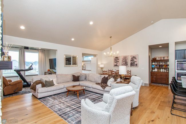 Living Room | Image 9