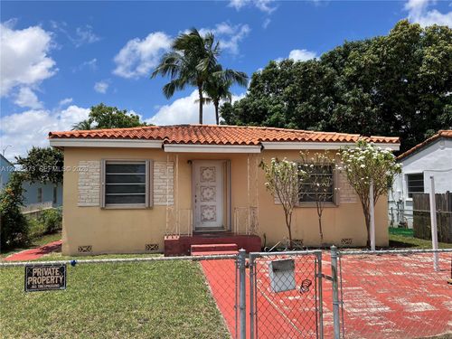 151 E 16th St, Hialeah, FL, 33010-3127 | Card Image