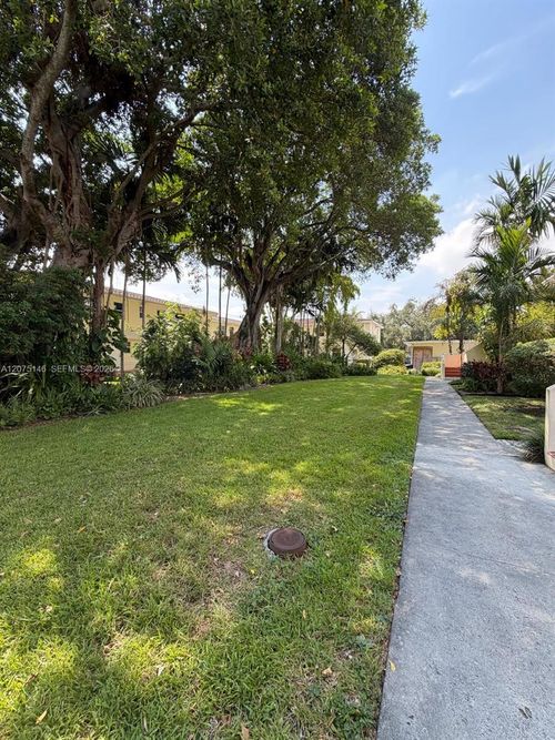 2k-736 Ne 92nd St, Miami Shores, FL, 33138-2957 | Card Image