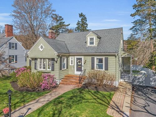 6 Philips Rd, Stoneham, MA, 02180-4424 | Card Image
