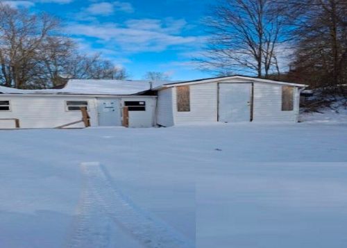 135 Jamison St, Petrolia, PA, 16050-3015 | Card Image