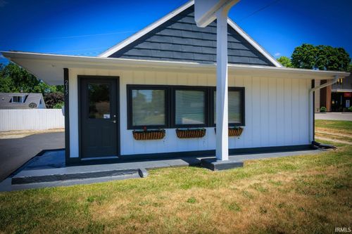 215 Pearl St, Covington, IN, 47932-1061 | Card Image