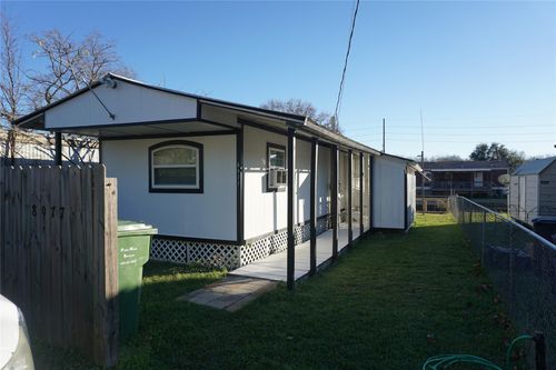 8977 Gladewood St, Willis, TX, 77318-7264 | Card Image