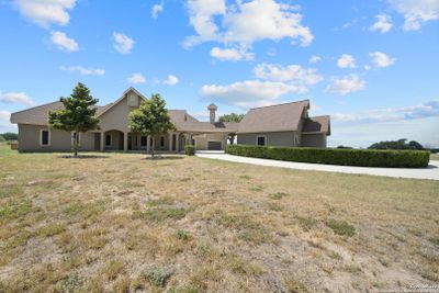 3022 Interstate 35, House other with 5 bedrooms, 4 bathrooms and null parking in Natalia TX | Image 1