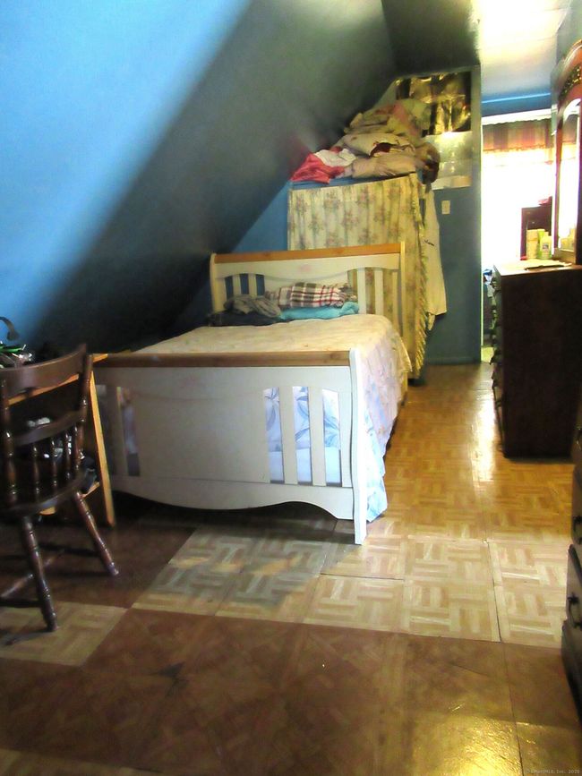 137 Clifford St, Home with 6 bedrooms, 3 bathrooms and null parking in Bridgeport CT | Image 16