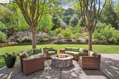 1037 Silverhill Dr, Lafayette, CA, 94549 | Card Image