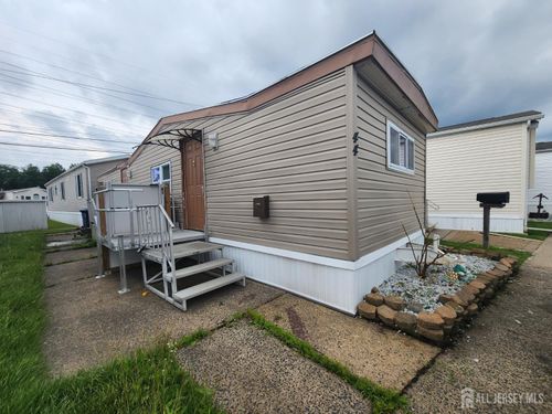 44 Coke Ave, Avenel, NJ, 07001-1913 | Card Image