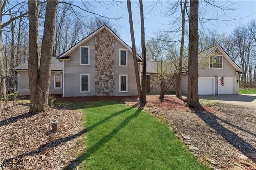 678 Wall Rd, Wadsworth, OH, 44281-9010 | Card Image