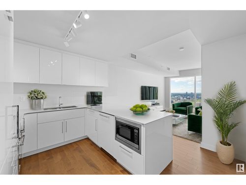 3310-10360 102 St Nw, Edmonton, AB, T5J0K6 | Card Image