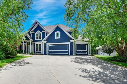 6330 N Nevada Ave, Parkville, MO, 64152-3869 | Card Image