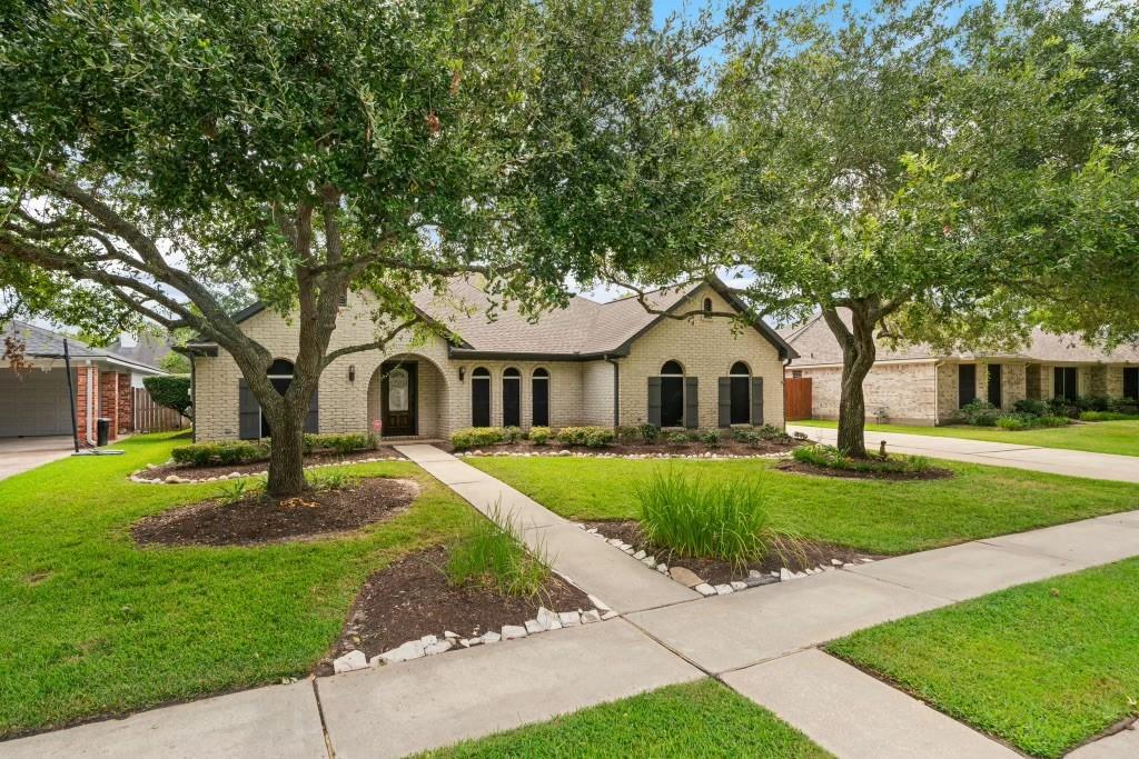 Clear Creek Mdws Dr, League City, TX 77573