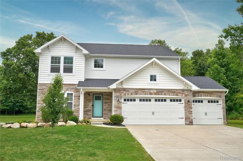 7302 Geraldine Cir, Swartz Creek, MI, 48473-7647 | Card Image