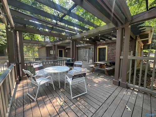 2033 Greenwood Pl Sw, Huntsville, AL, 35802-4448 | Card Image