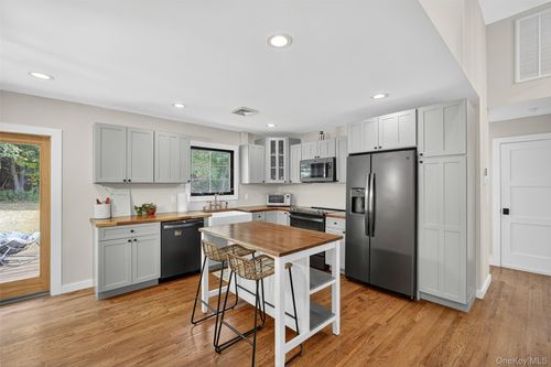 58 Cole Rd, Pleasant Valley, NY, 12569-5015 | Card Image