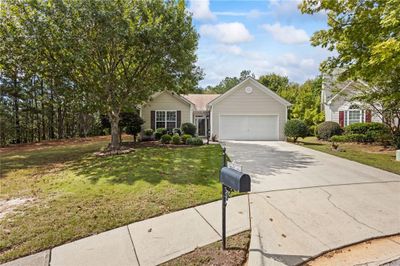 557 Goldfinch Way, House other with 3 bedrooms, 2 bathrooms and 2 parking in Stockbridge GA | Image 1