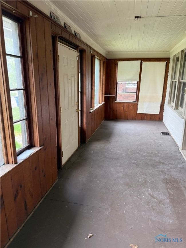 Enclosed front porch | Image 6