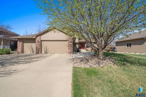 1400 S Dundee Dr Drive, Sioux Falls, SD, 57106-4902 | Card Image