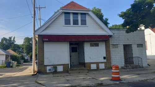 4203 N 13th St, Milwaukee, WI, 53209-6936 | Card Image