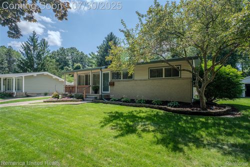 839 Sweetbriar, Milford, MI, 48381-1572 | Card Image
