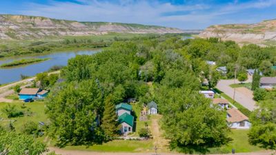 235 5 St, House detached with 2 bedrooms, 1 bathrooms and 3 parking in Drumheller AB | Image 2