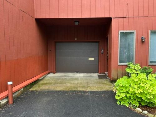 11 Evergreen Ln, Brattleboro, VT, 05301-4279 | Card Image