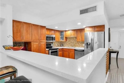 2805-2760 Nw 47th Ln, Lauderdale Lakes, FL, 33313-2622 | Card Image