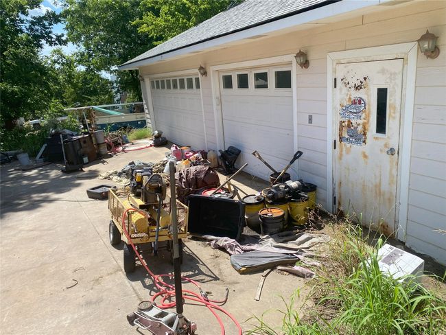 3-car garage with extra rooms that could be converted to an apartment or office | Image 8