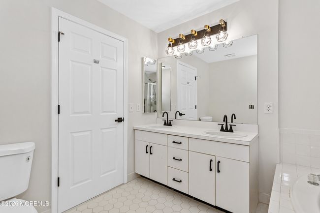 Master Bath | Image 29