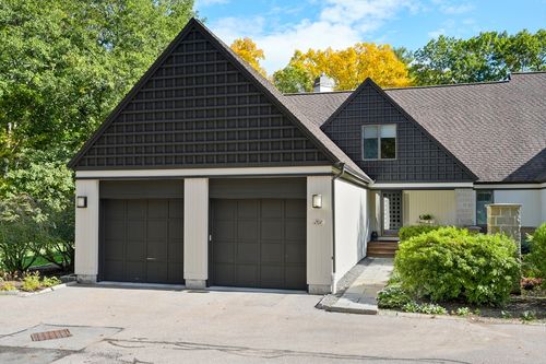 207-207 Nahanton St, Newton, MA, 02459-2908 | Card Image