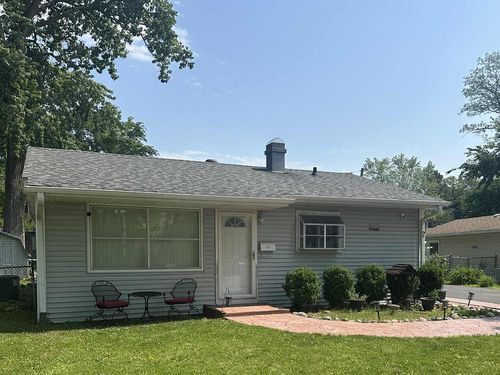 2 Sparrow Rd, Carpentersville, IL, 60110-2255 | Card Image