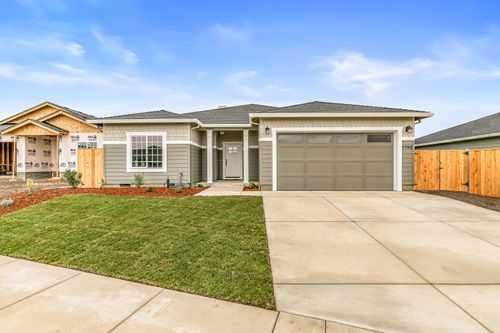 3742 Carlin Dr, Medford, OR, 97504-4139 | Card Image