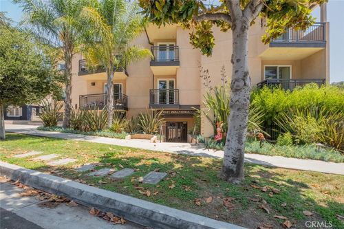 300-1941 Waltonia Dr, Glendale, CA, 91206-2924 | Card Image