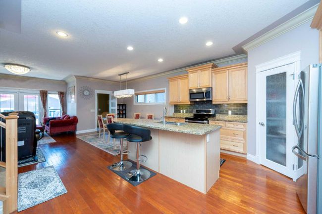 940 40 Street Sw, Home with 4 bedrooms, 3 bathrooms and 2 parking in Calgary AB | Image 5
