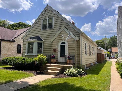 2771 S 46th St, Milwaukee, WI, 53219-3207 | Card Image